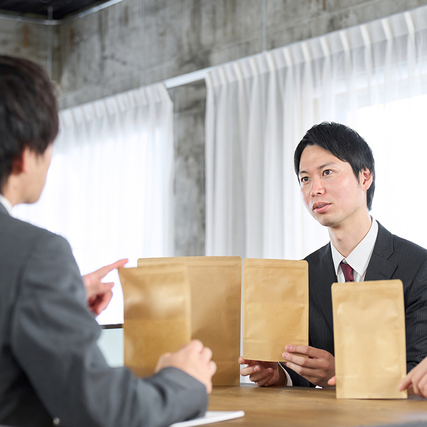 海外に委ねる戦略